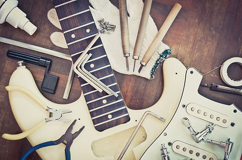 guitar luthier.jpg