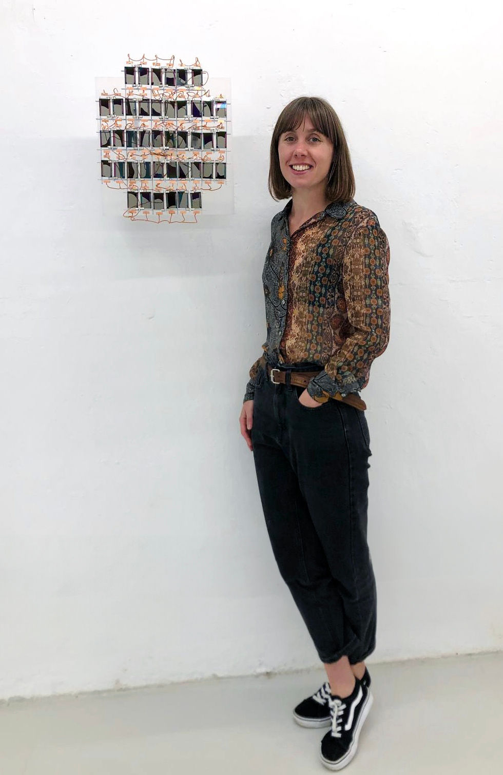 Artist_Louise_Ward_Morris_with_Sculpture_Untitled_5CB_at_CasaRARO_Barcelona