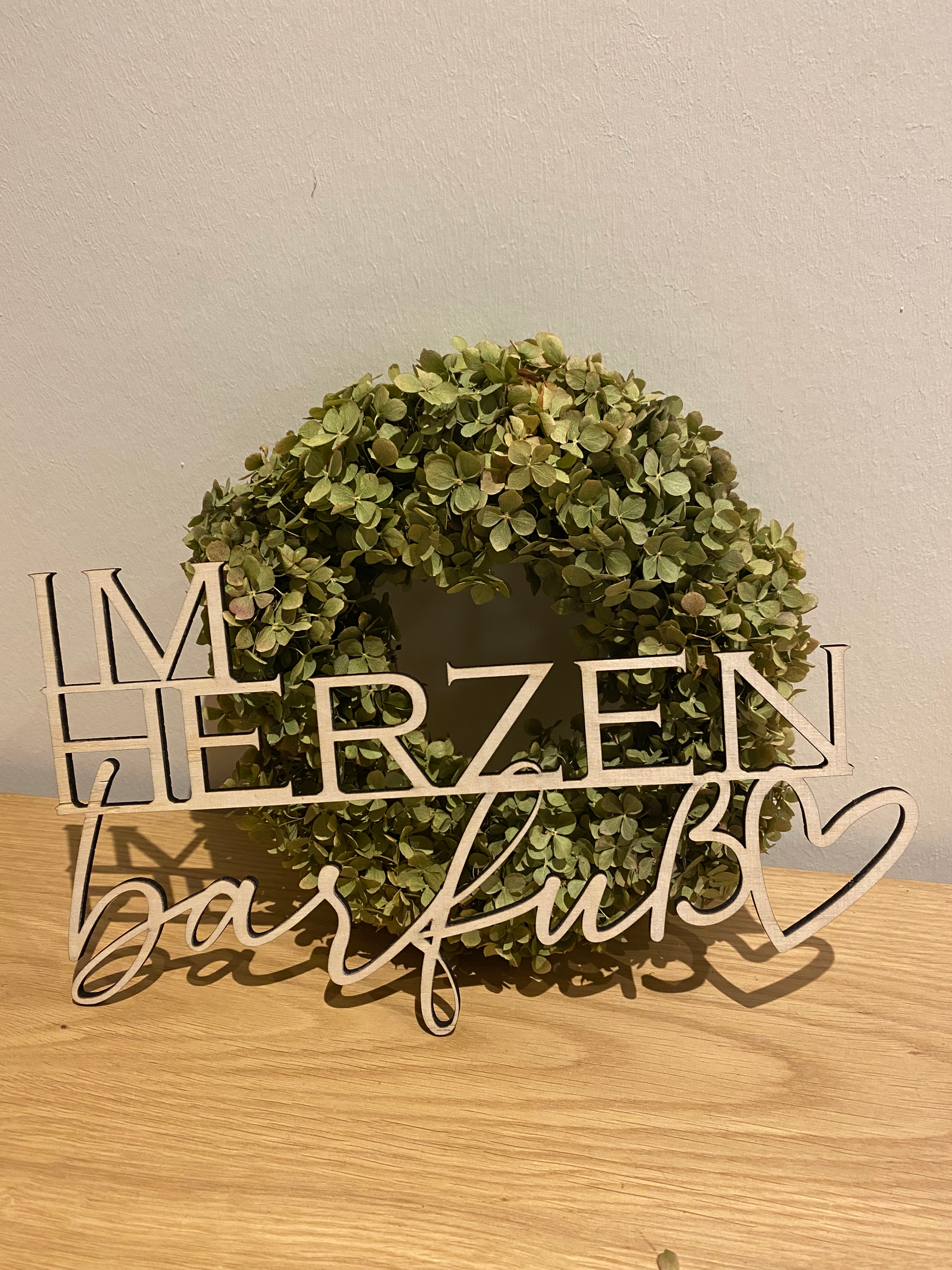 Schriftzug IM HERZEN barfuß