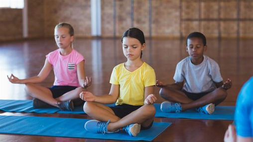 Escuela cambió castigos por meditación y obtuvo resultados sorprendentes