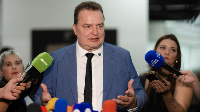 Max Russi defende piso salarial e título de professor a 7 mil educadores de creches em MT