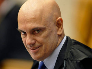 Moraes confirma fim da democracia e suspende aplicação da lei da dosimetria