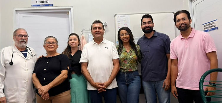 Prefeito troca comando da UPA