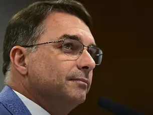 Vorcaro pagou R$ 60 mi para financiar filme sobre Jair Bolsonaro. Flávio teria intermediado a negociação