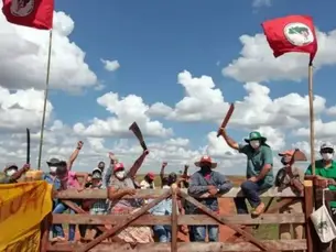 Mauro Mendes aprova lei que autoriza desocupação de casas e terrenos sem ordem judicial