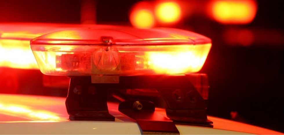 Pai recusa pagar "um coróte" para filho cachaceiro e por isso apanha com cabo de vassoura