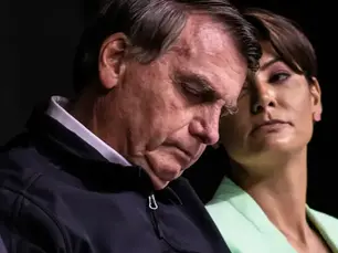 Michelle celebra melhora de Bolsonaro: 'Sem soluços há seis dias'
