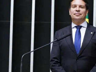 Ditador manda Câmara cassar Ramagem e ordena a perda do cargo de delegado