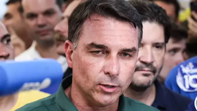 Flávio desmente fake news do PT sobre Bolsa Família, taxação do Pix e privatização do SUS