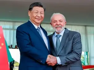 Os ditadores Lula e Xi Jinping, da China, conversam por 1 hora em telefonema