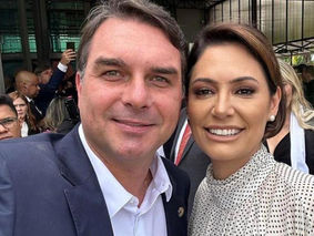 Michelle apoia e vai fazer campanha para o líder das pesquisas, Flávio Bolsonaro