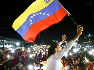 María Corina anuncia retorno à Venezuela e pede justiça internacional contra Maduro