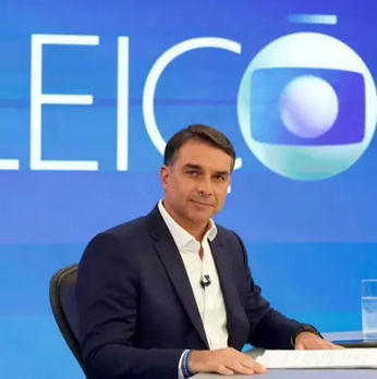 Flávio promete acabar com reeleição, nega cortes em benefícios e acusa Lula de ‘terrorismo’