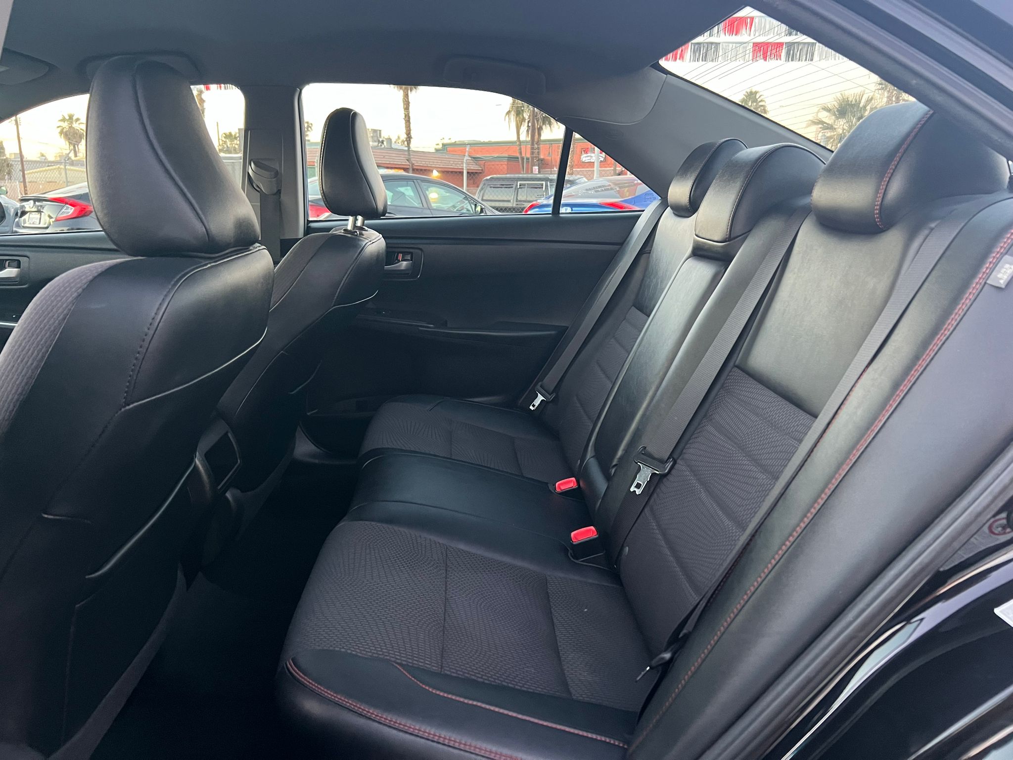 2017 Toyota Camry SE - Photo 8