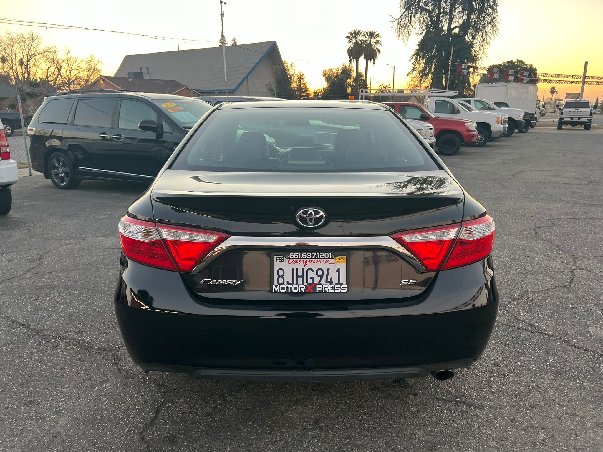 2017 Toyota Camry SE - Photo 9