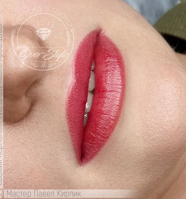 Makijaż permanentny ust 