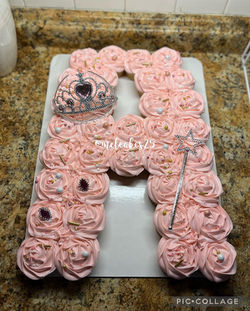 👑 MelCakes25 Princess Letter Cupcake Cake 👑