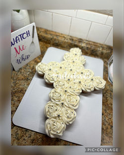 MelCakes25 Cross Cupcake Cake 🤍