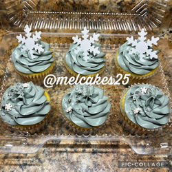 Baby, It’s Cold Outside themed cupcakes ❄️🧁