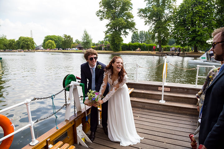 Bride & groom on the Stratford-upon-Avon chain ferry