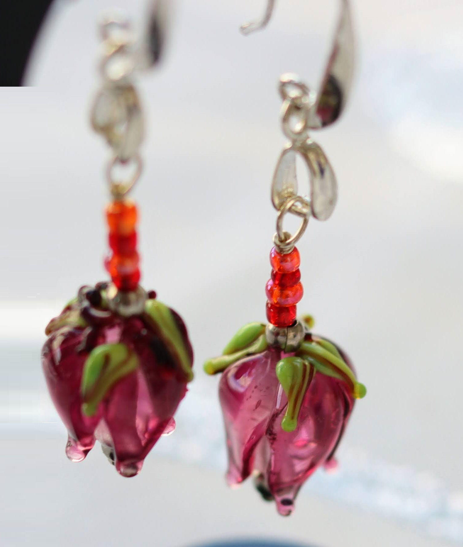 עגילים ניצנים ורודים מזכוכית מורנו