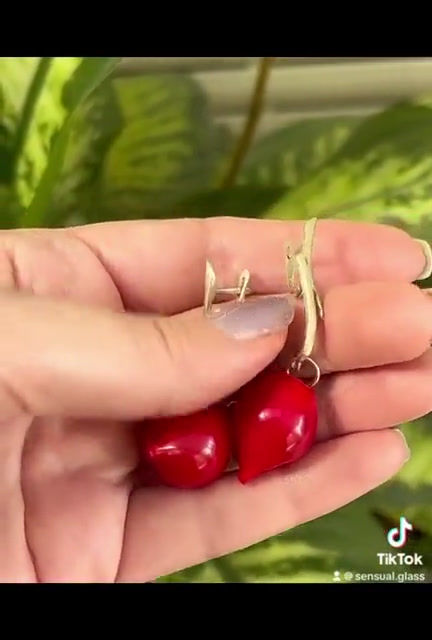 תמונה ממוזערת: עגילים לנשים בעיצוב אלגנטי "פלפלים אדומים" - ניפוח זכוכית מורנו