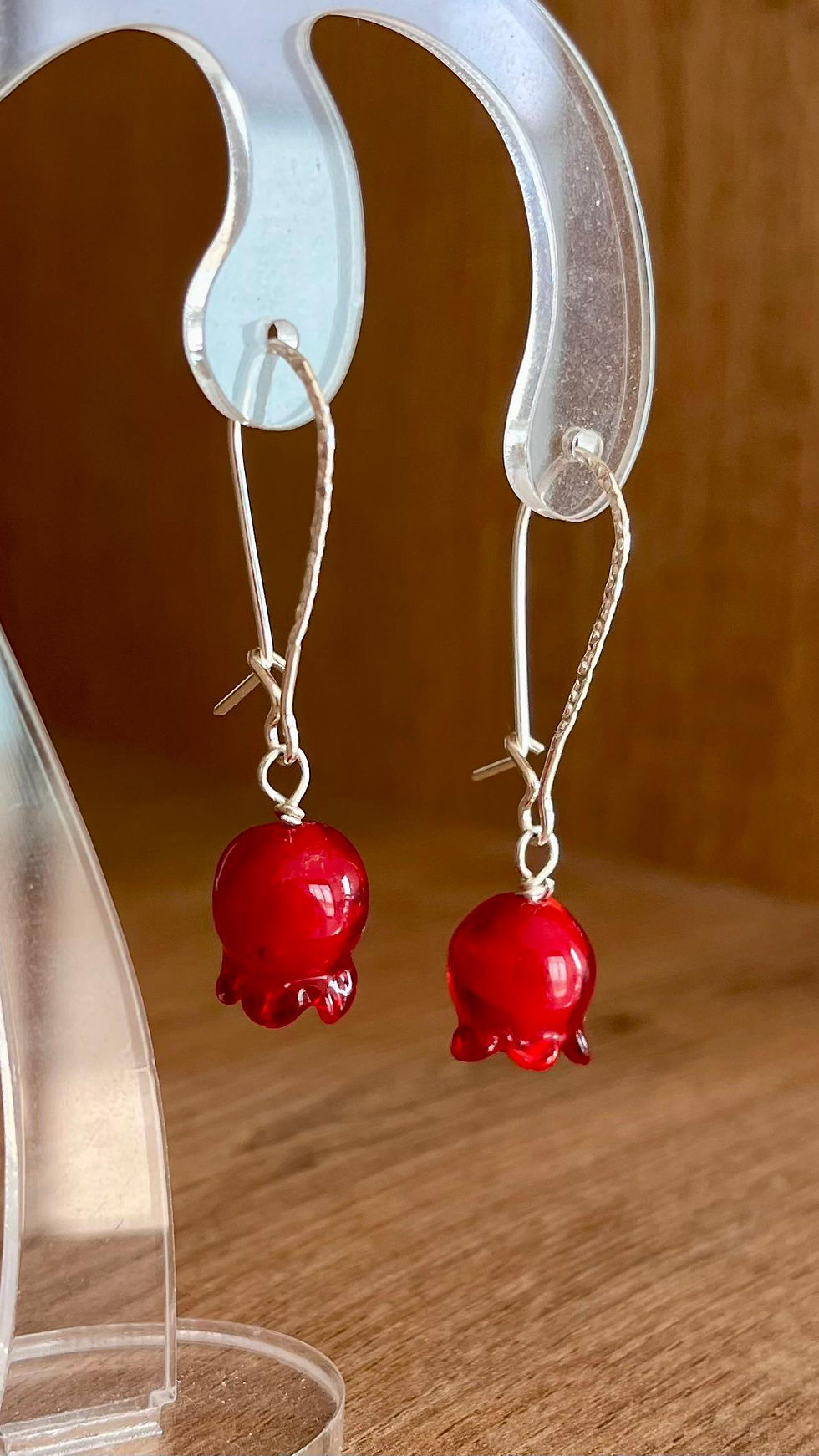 תמונה ממוזערת: עגילי זכוכית מעוצבים "רימונים"