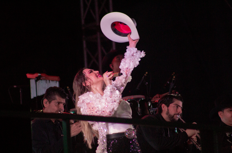 alicia villarreal, fiestas de mayo 2025