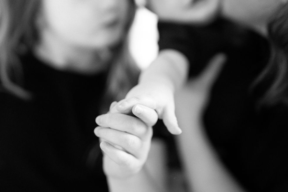mother and child photography holding hands with connection photographer burlington ontario fyvie studios