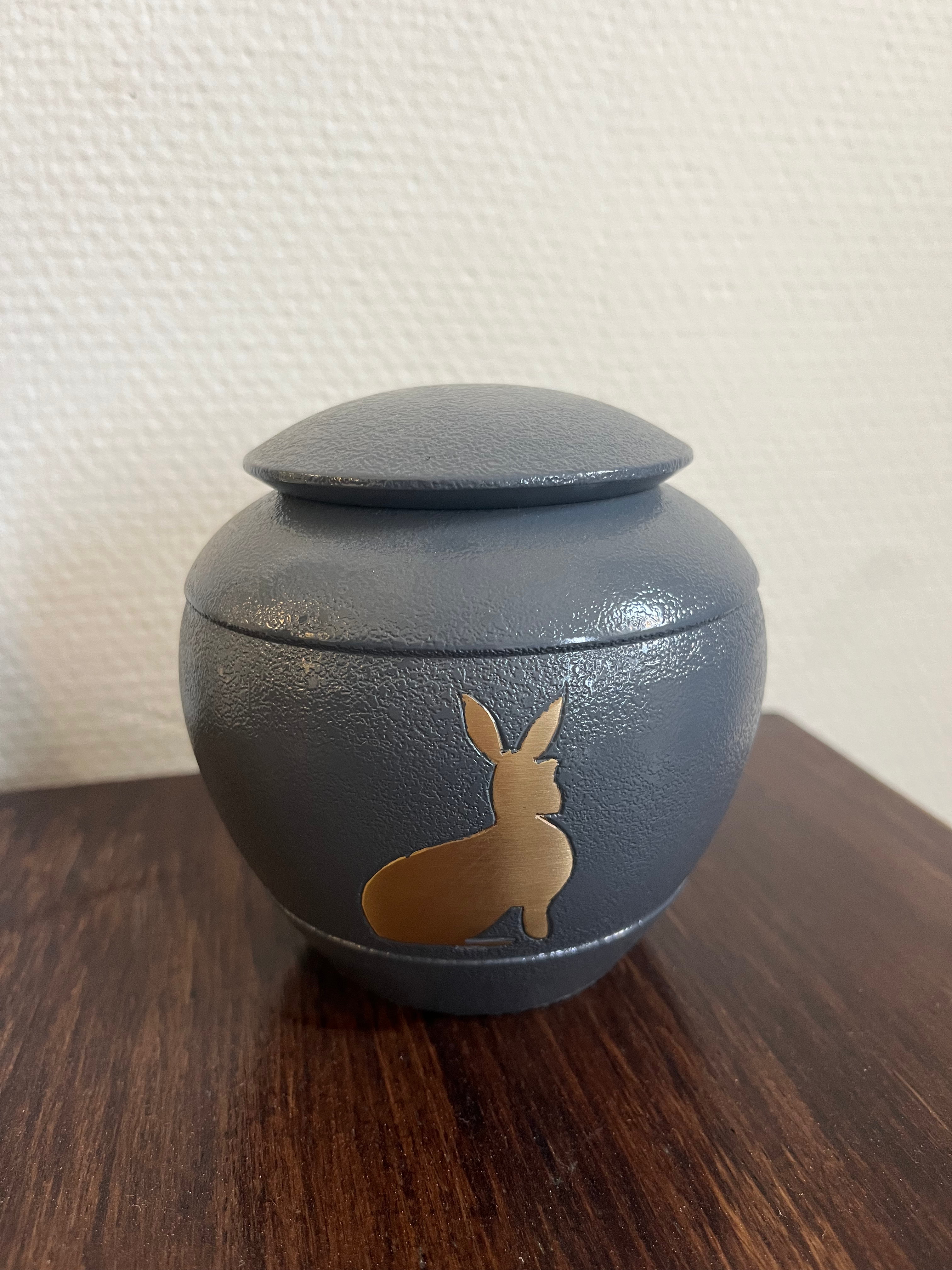 Mässingsurna Kanin