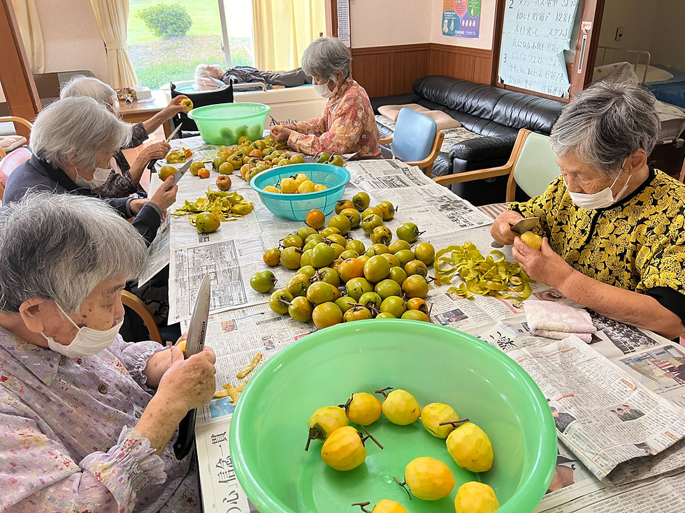 今年も吊るし柿作りが始まりました