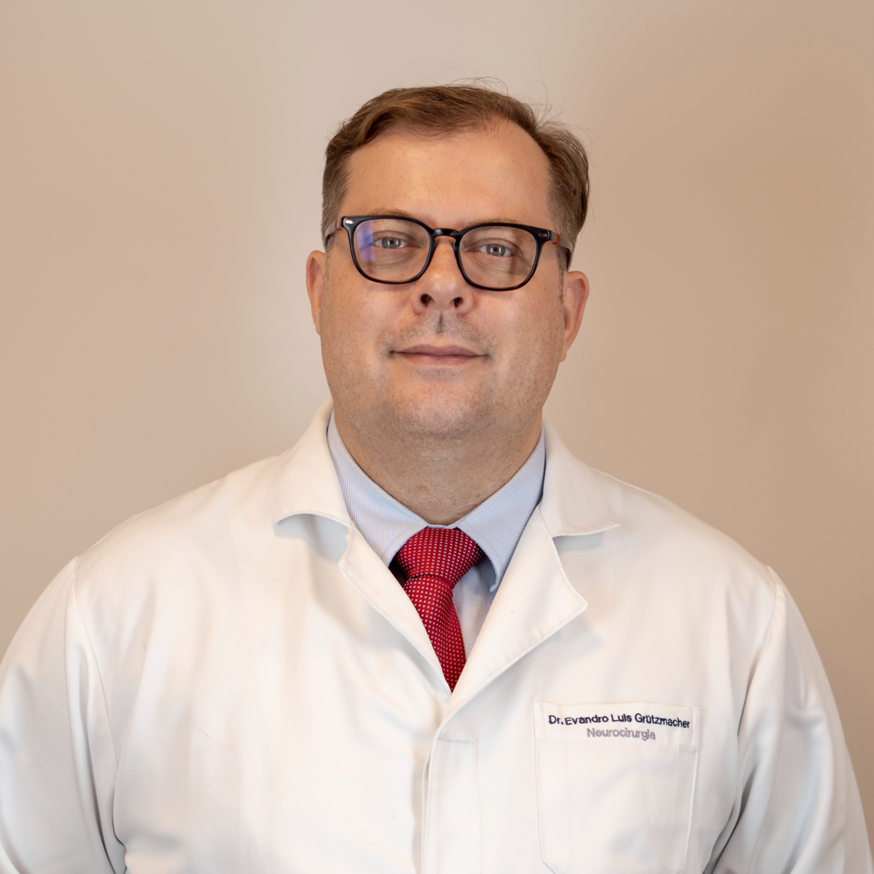 Dr. Evandro L_edited.jpg