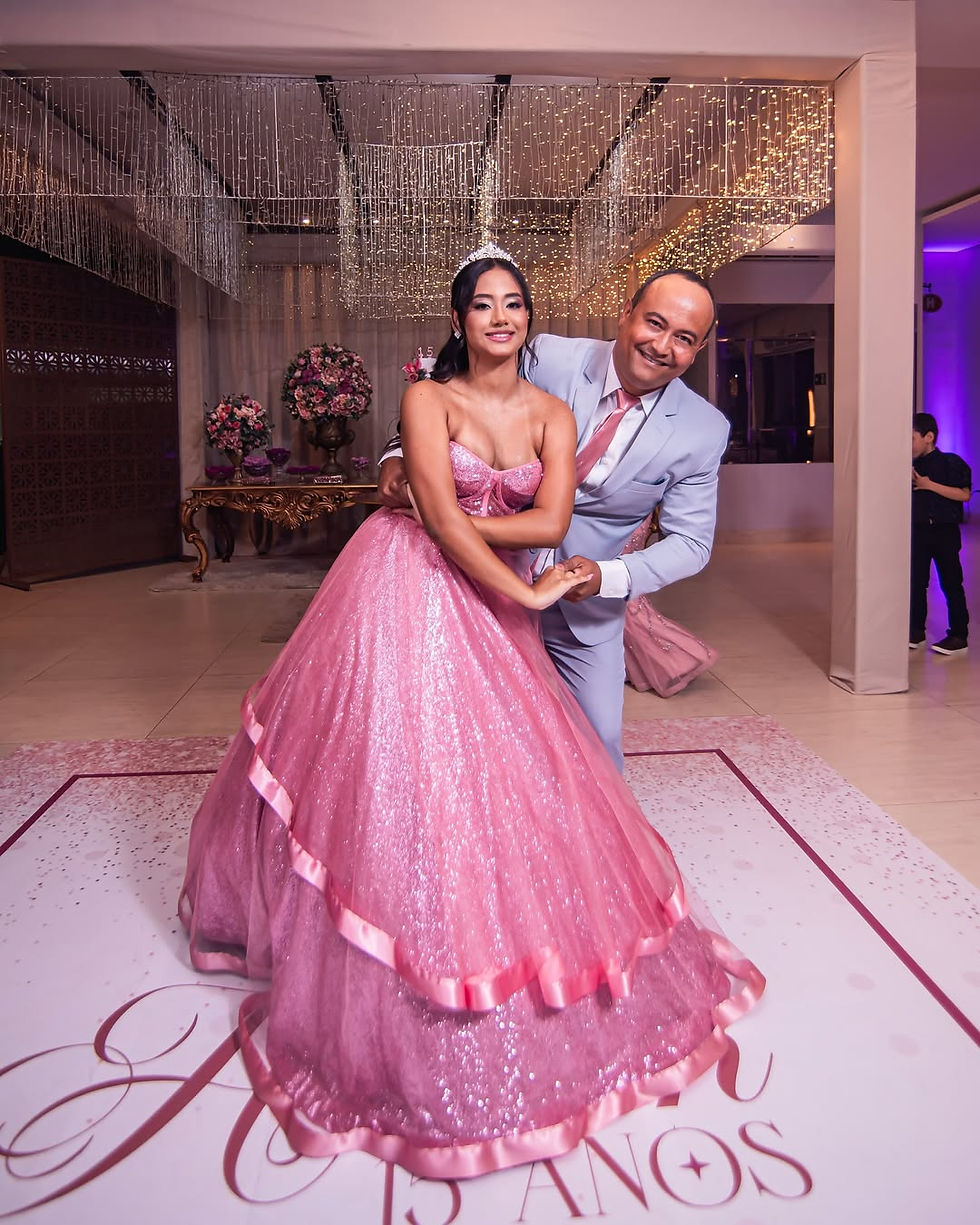 Hellen - 15 🤩 que festa incrível e cheia de energia! .