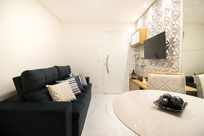 Sala de estar após a repaginação do apartamento na Vila Prudente, com projeto de interiores voltado à funcionalidade e ao melhor aproveitamento do ambiente.