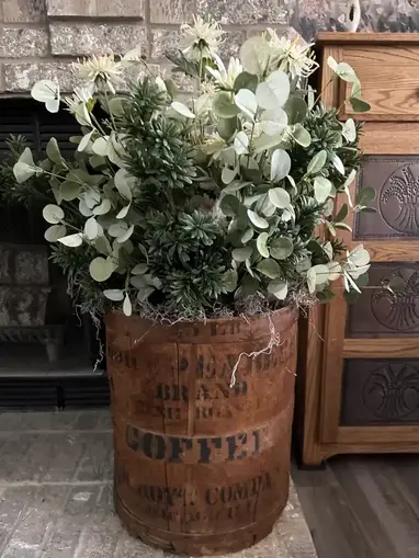 Ann Holz - Floral Arrangements & Decor