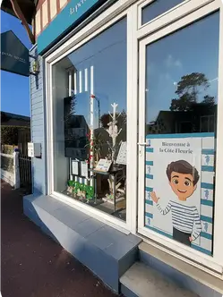 Photo de l’agence immobilière La Petite Agence implantée à Merville-Franceville-Plage depuis 2022. Spécialiste de la vente et de l’estimation immobilière dans le Calvados.