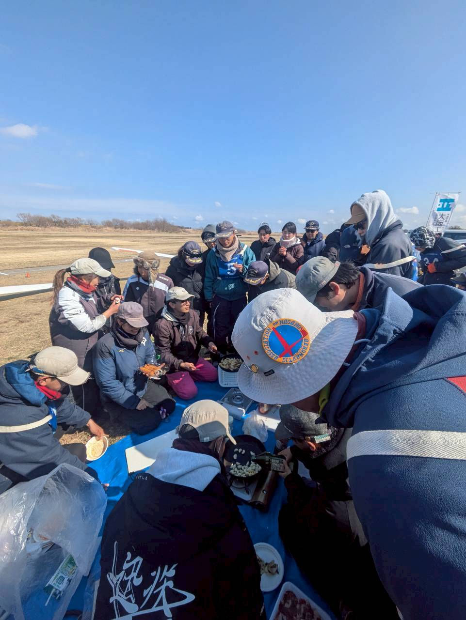 焼肉大盛り上がり！ん？大量のニンニクが見えるな。