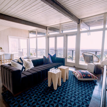 LIVING ROOM AIRBNB__.jpg