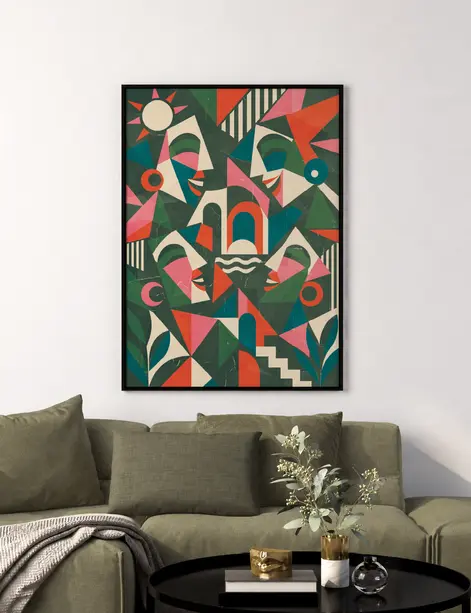 Affiche Joy aux formes géométriques multicolores sur fond vert foncé, encadrée au-dessus d’un canapé vert kaki.