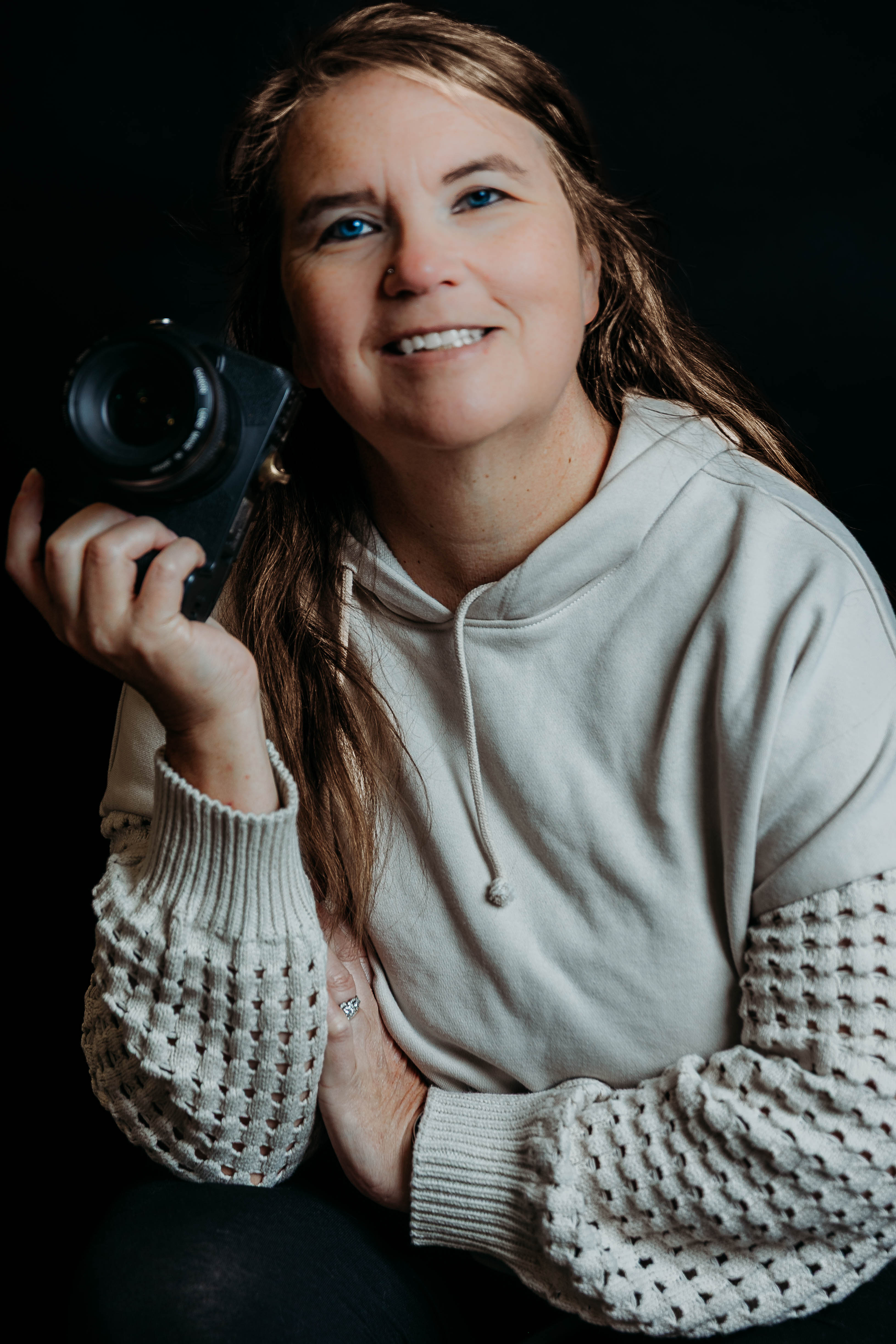 20251031_Kami Headshots_0015.jpg