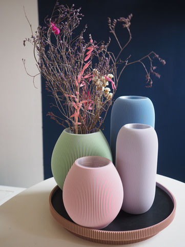 oderne Vasen aus dem 3D-Drucker in sanften Pastelltönen im Conceptstore tillda