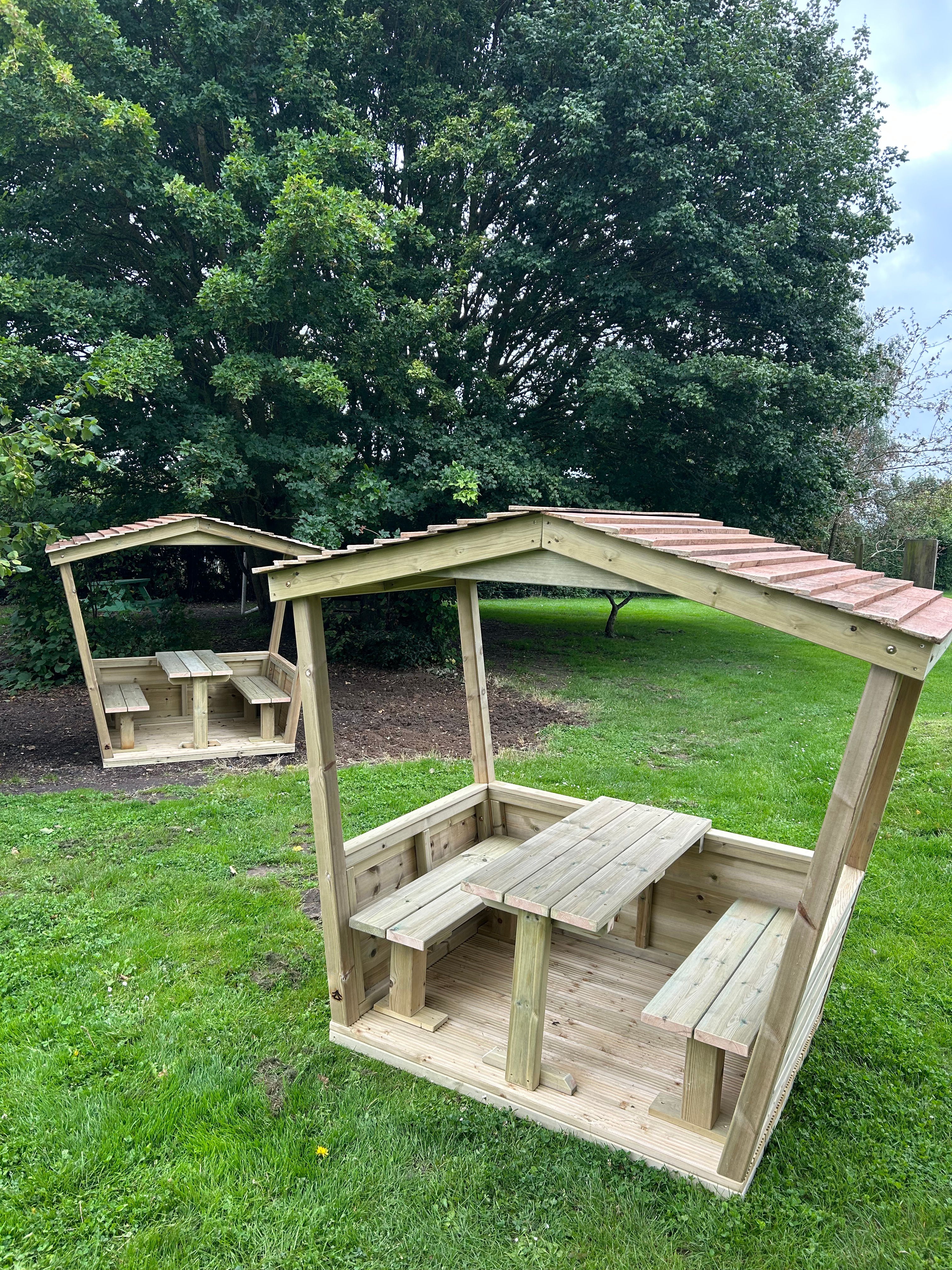 Seated Play Hut