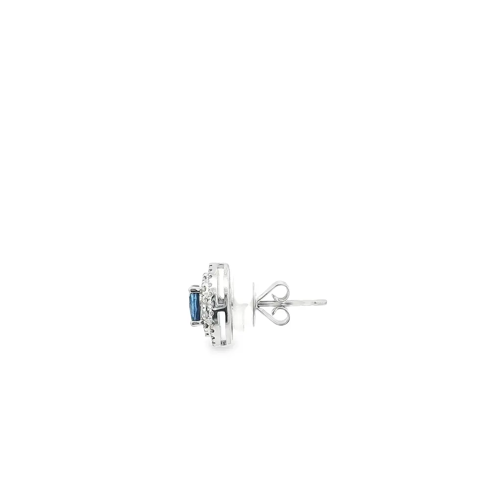 Pendientes de zafiro con halo, gemas pequeñas y diamantes blancos. Boué Joyeros.