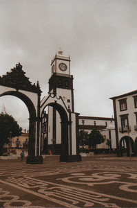 puerta ponta delgada azores