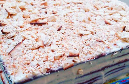 ТОРТ ИЗ МАЦЫ СО СМЕТАННЫМ КРЕМОМ И ЧЕРНОСЛИВОМ (молочное)