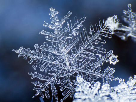 В СНЕГЕ ЕСТЬ НЕЧТО БОЖЕСТВЕННОЕ, АТЕИЗМОМ НЕОБЪЯСНИМОЕ