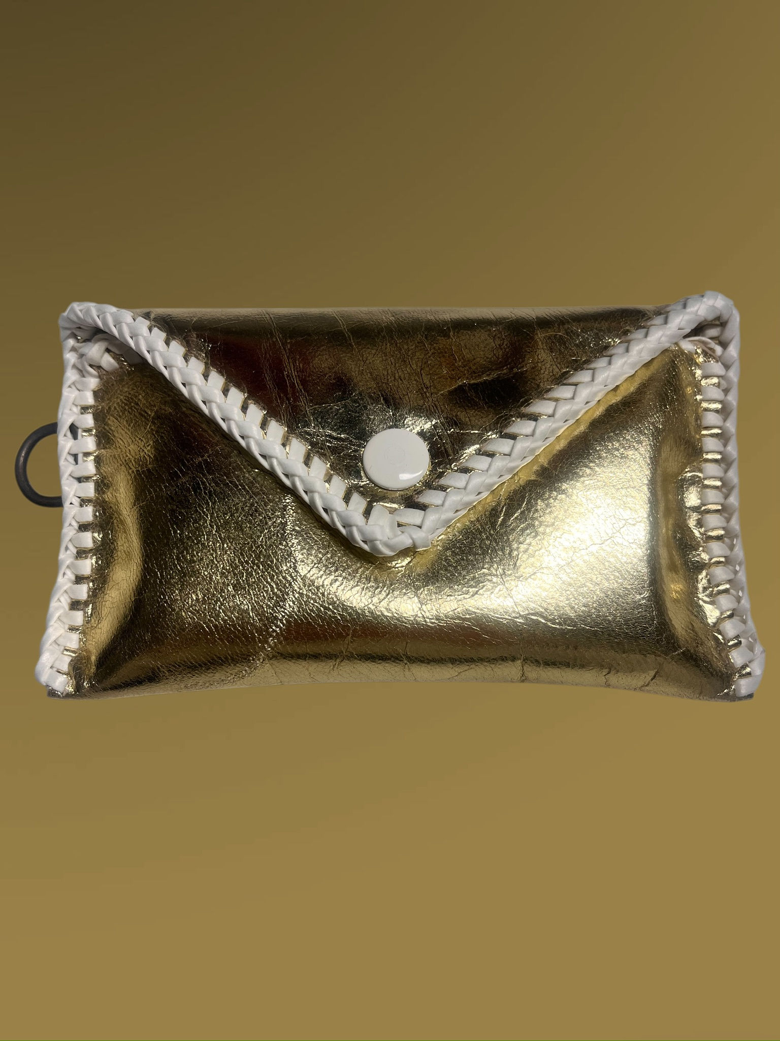 Pochette à mouchoirs. Cuir vachette doré