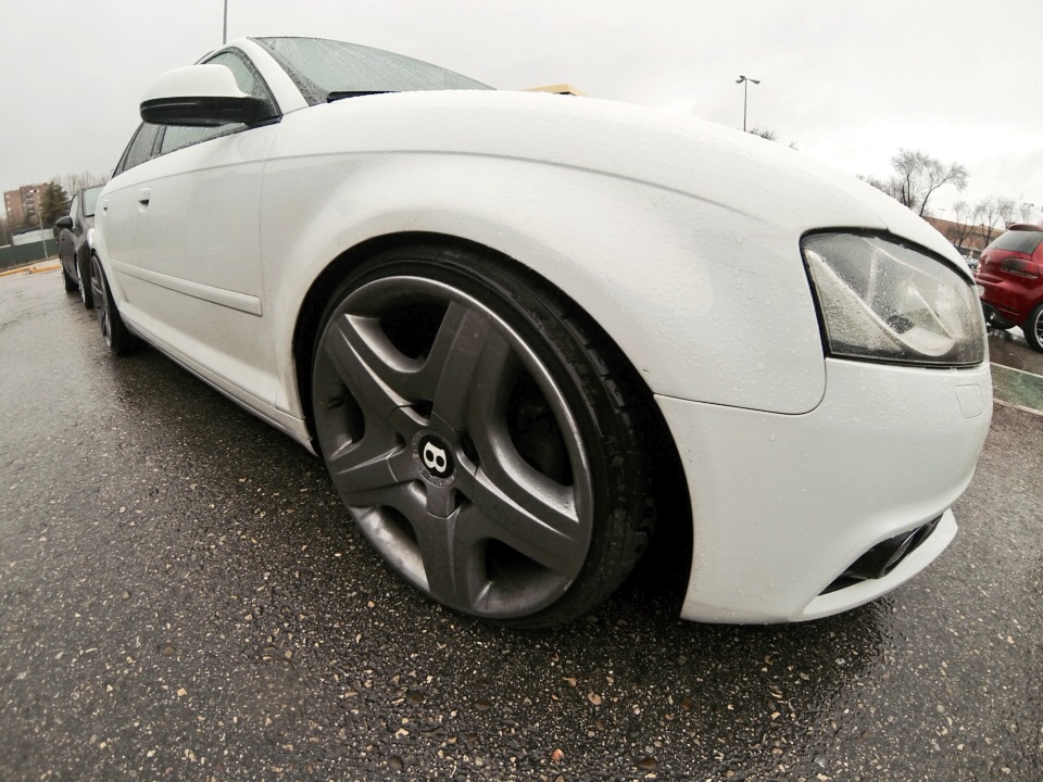 Audi A3 con llantas Bentley