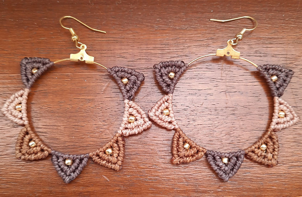 Boucles Oreilles micro-macramé Tournesols 3 : boucles d'oreilles montées sur crochets d'oreilles et anneaux créoles en acier