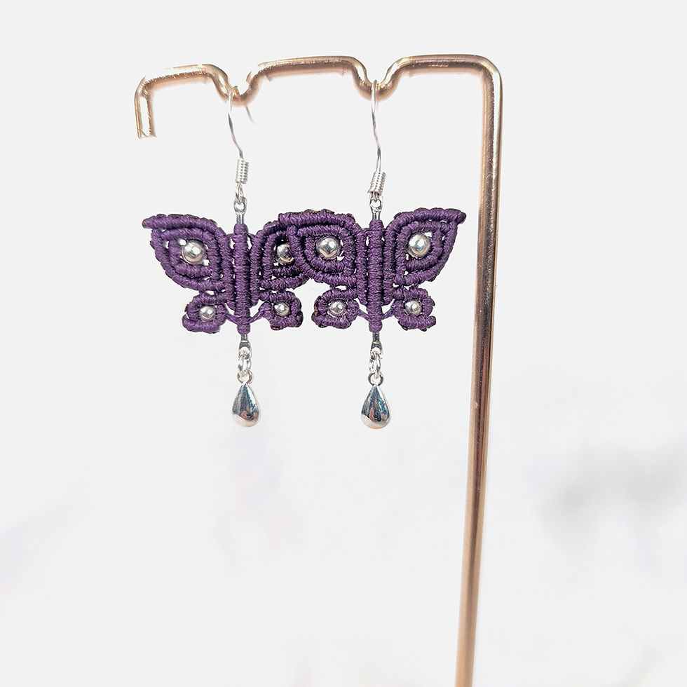 Μικρογραφία: “Butterfly Whispers” – Macramé Butterfly Earrings Μωβ Με Ασημί Χάντρες